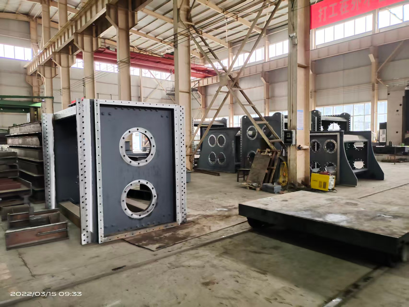 四轴振动器加工现场